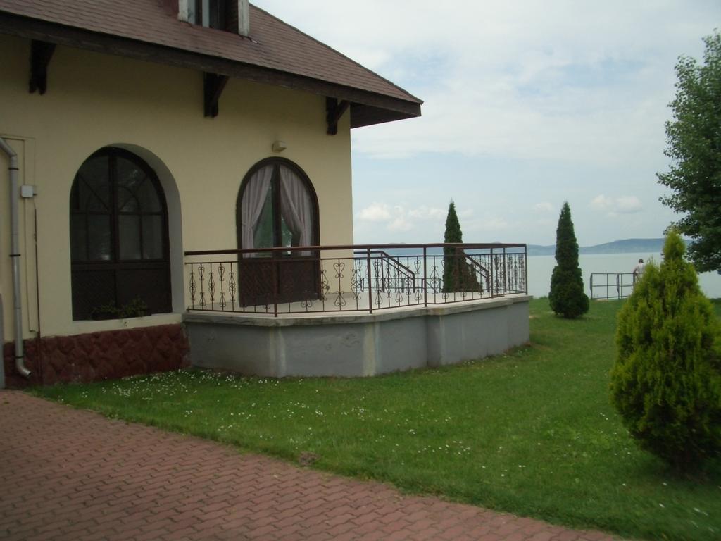 Aranyhid Hotel Балатонбоглар Екстер'єр фото